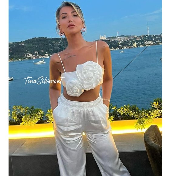 BLOGGER'S FAVE! Zara Floral Appliqué Crop Top White NWT - Picture 7 of 17